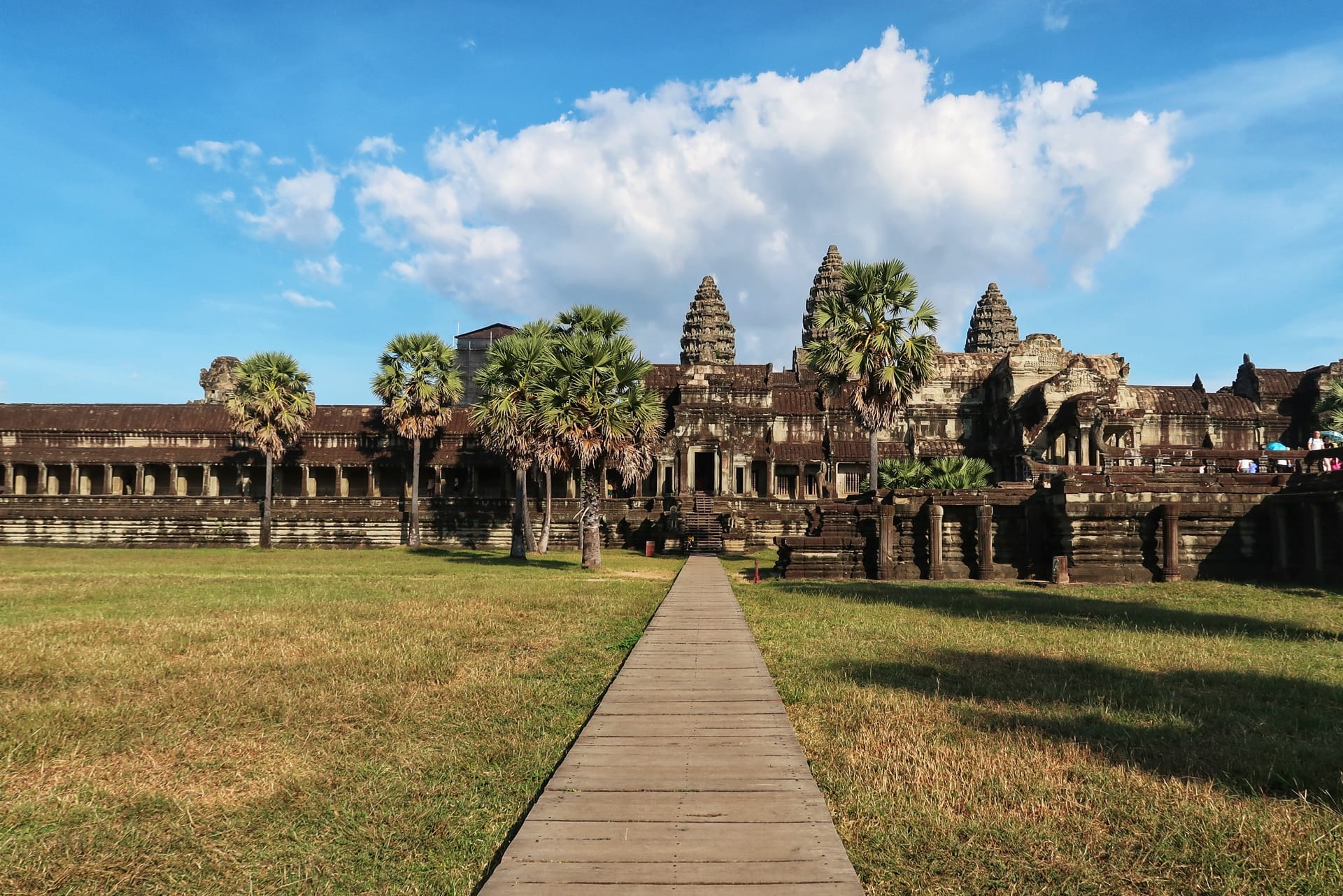 Det store Angkor Wat tempel udefra